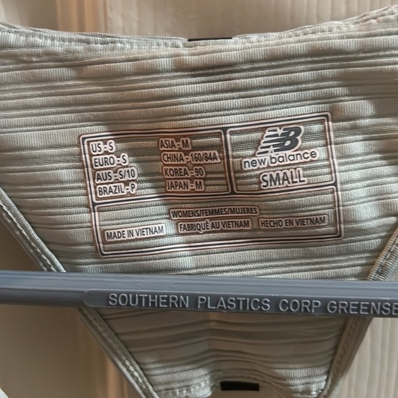 New Balance Tank Top - Picture 4 of 6